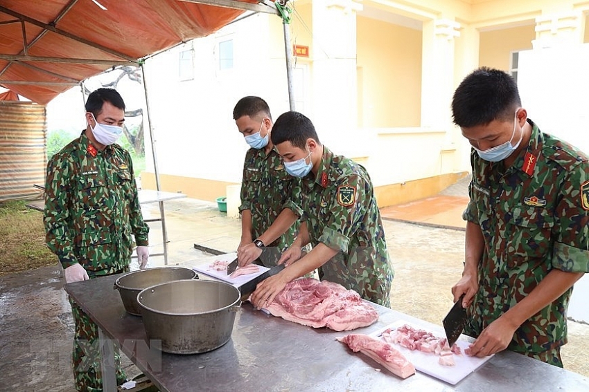 military soldiers take care of people under quarantine