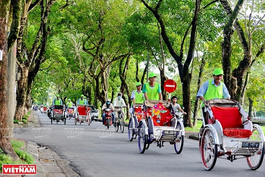 cyclo tour around hue city