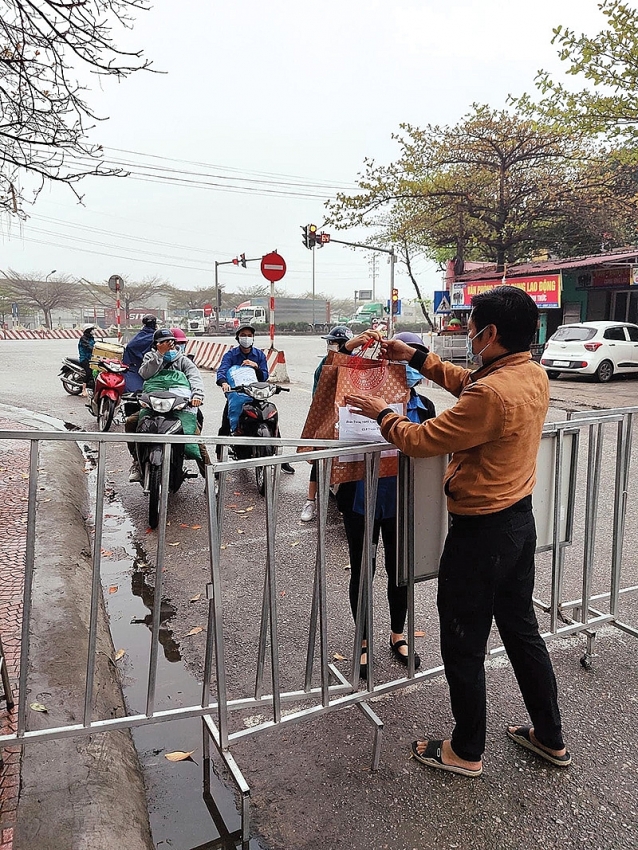 1534 p18 hai duong locals emerging stronger from lockdown
