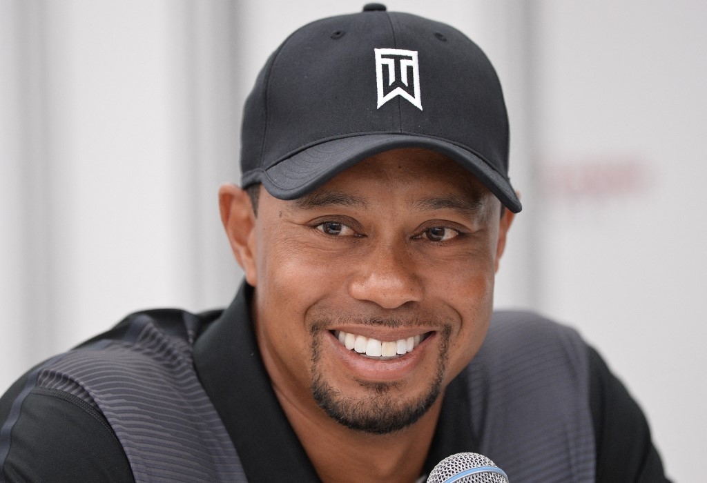 tiger woods says recovering at home after crash