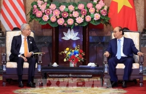 President suggests Vietnam, Malaysia take advantage of FTAs