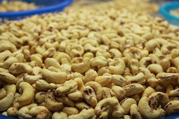 Cashew container confusion points to payment issues