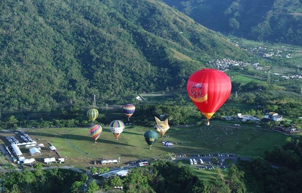 Tuyen Quang hosts first int’l hot air balloon fest