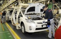 japan crisis slows auto production further