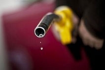 oil prices tumble on iea demand warning