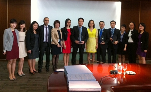 standard chartered bank grants stp award to vietcombank bidv