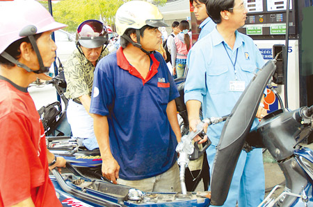 ministry slashes retail price of petrol