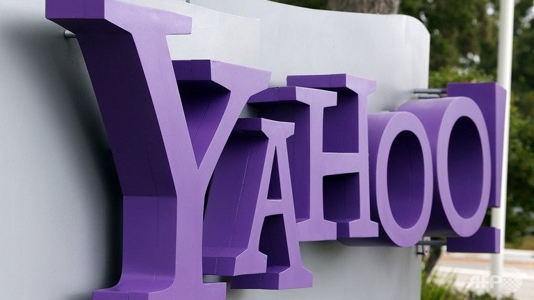 yahoo board chairman steps down