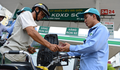 petrol price down 310 dong a liter today