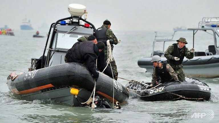 poor visibility rough currents pose challenges for korean ferry rescue divers