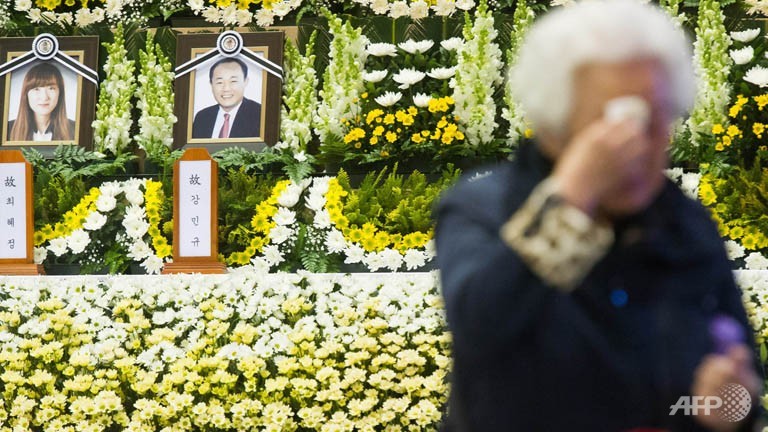 s korea ferry disaster search enters second week death toll at 150