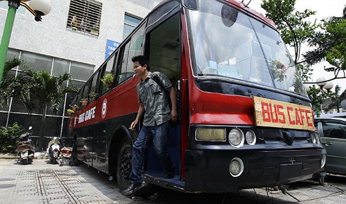 Recommended for expats: Bus, container coffee shops in Hanoi, HCM