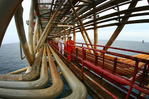 russia to take stake in dung quat oil