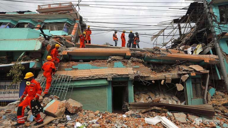 Aftershocks cause more terror as Nepal quake toll tops 2,500