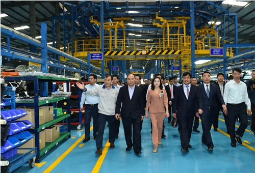 PM visits Hyundai Thanh Cong Auto Company in Ninh Binh