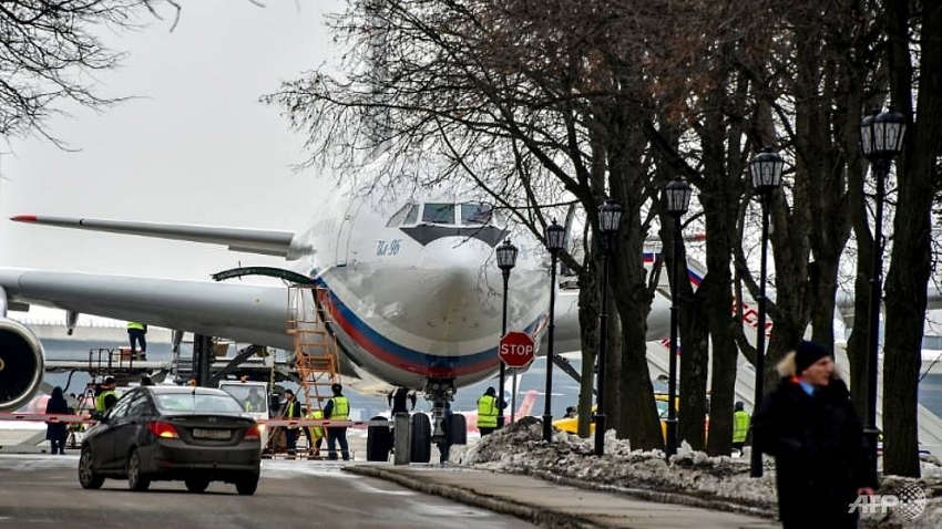plane carrying russian diplomats expelled from us lands in moscow