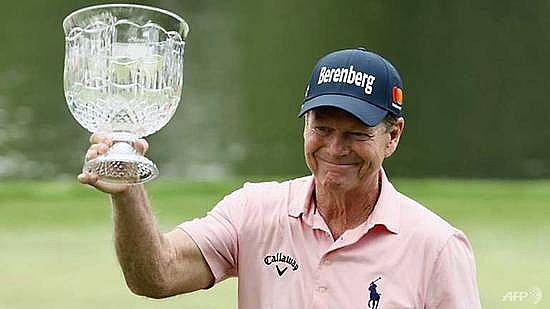 timeless tom watson wins masters par 3 crown at age 68