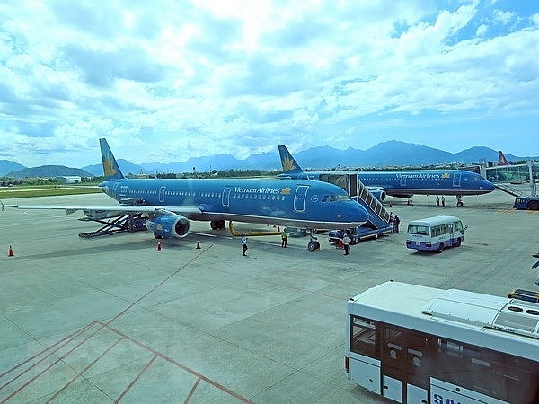 vietnam airlines adjusts flying routes to avoid black sea