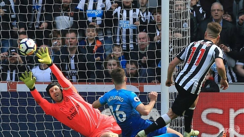 ritchie stars as newcastle hit back to down arsenal