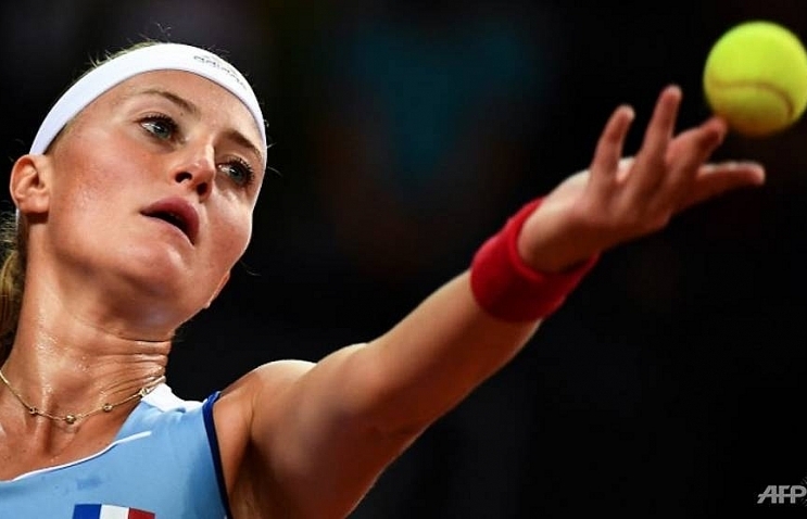 Mladenovic ends Coco's 13-match Fed Cup run, Czechs dominate in Germany