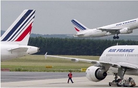 Air France CEO threatens to resign if strikes continue