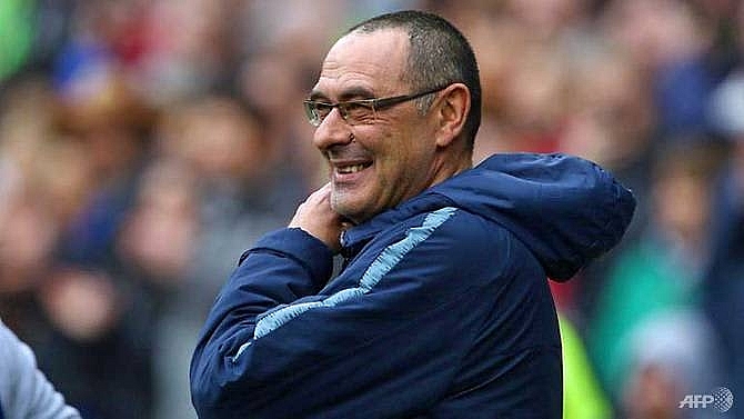 sarri vows to fight as chelsea ride luck amid fan mutiny in cardiff