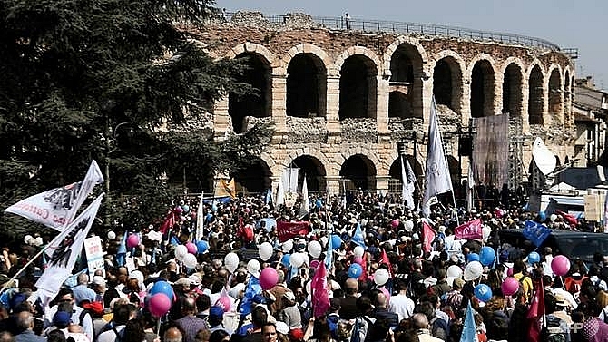 thousands join congress of families march in italy
