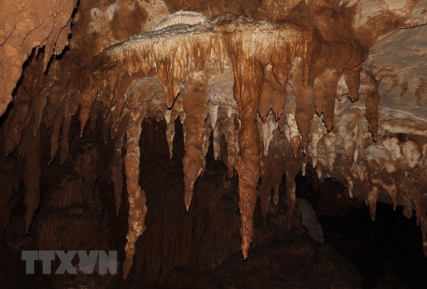 huoi cang huoi dap cave complex in dien bien province