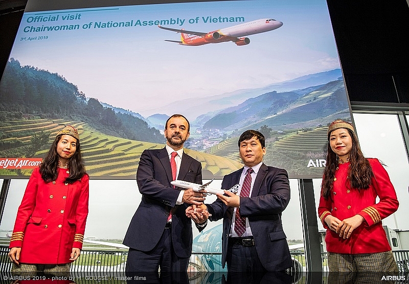 vietjet receives flagship airbus a321neo aircraft