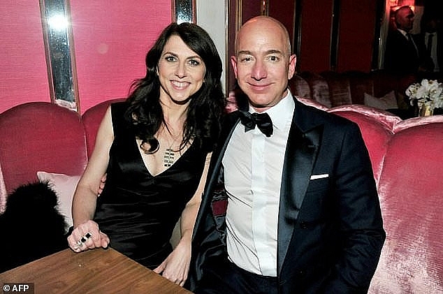 amazons bezos wife reach biggest divorce deal in history