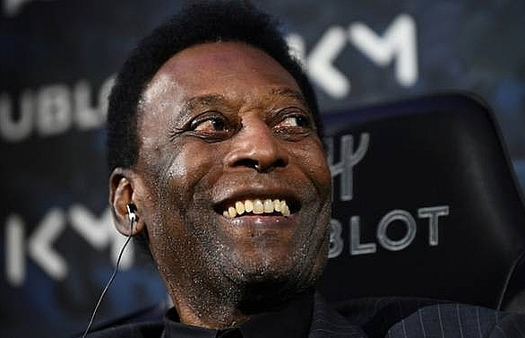 Pele to stay in Paris hospital for extra night