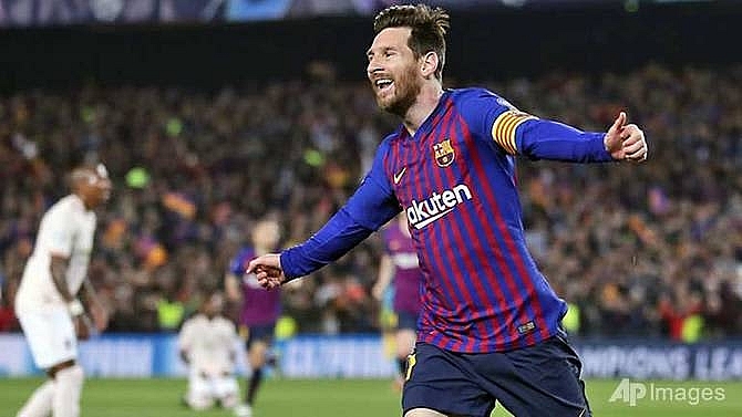 barcelona hammer man united to reach champions league semi finals