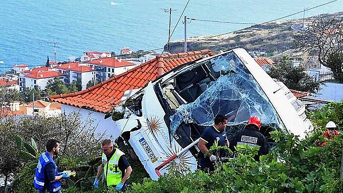 29 german tourists killed in portuguese bus crash