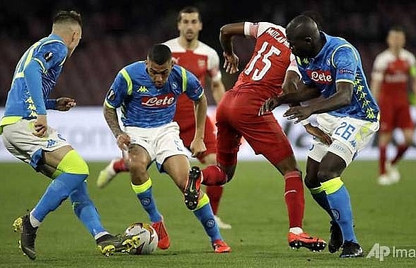 Arsenal edge out Napoli to reach Europa League semi-finals