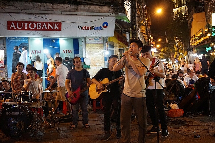 popular hanoi tourist street