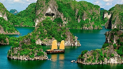 ha long bay listed among 25 most beautiful places around the world