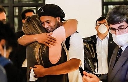 Ronaldinho and brother under house arrest in Paraguay