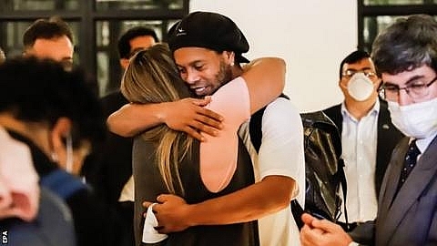 ronaldinho and brother under house arrest in paraguay