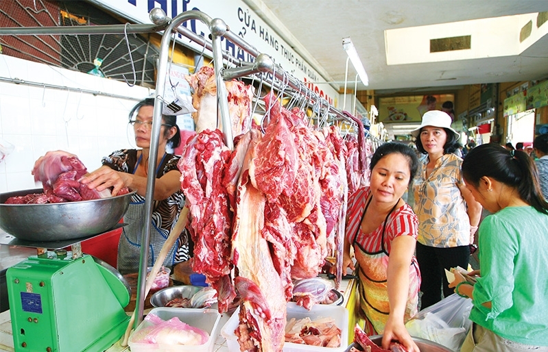 Sticky prices of local fresh pork yield market to frozen imports