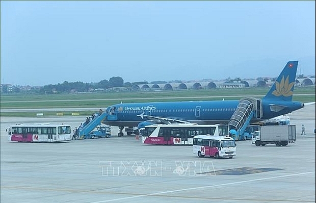 vietnam airlines brings 12 vietnamese stranded in japan home