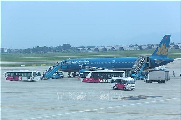 vietnam airlines brings 12 vietnamese stranded in japan home