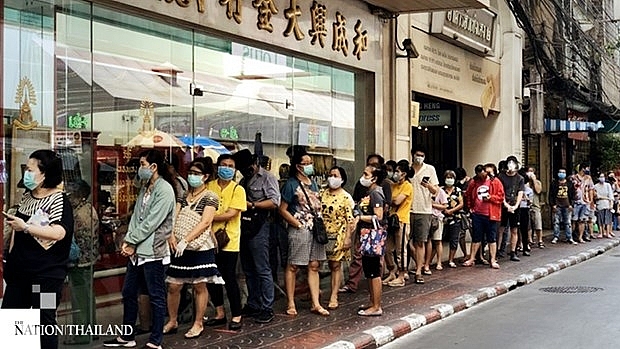 bangkok citizens sell off gold as price hits new high