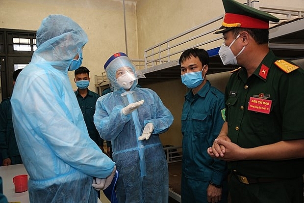 vice president visits anti pandemic force of hanoi capital high command