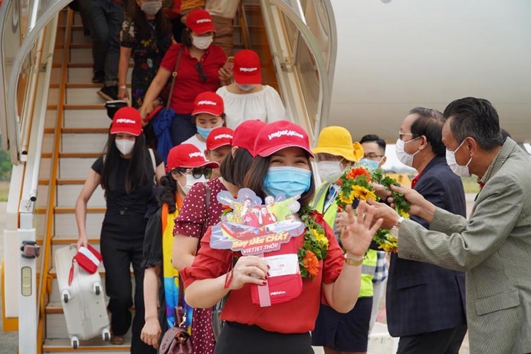 vietjet connects phu quoc with thanh hoa da lat nha trang hue can tho