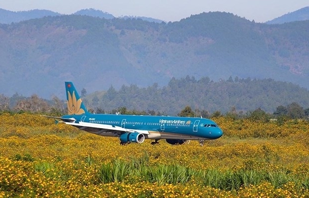 Vietnam Airlines to open six new routes in peak season