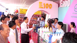 mekong expo 2011 opens in can tho province