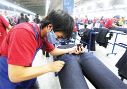 Levi Strauss finds Vietnam a good fit for jeans production