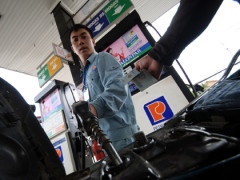 Gasoline, diesel prices drop on world trend