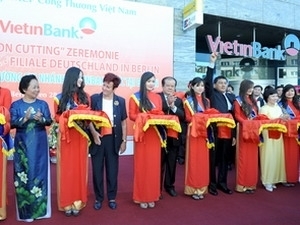 vice president attends opening of vietinbanks berlin branch