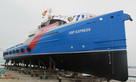Song Thu hands over specialized ship to Vietsopetro